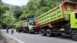Truk Tronton Patah As di Lebak Jero Garut, Polisi Berlakukan Buka-Tutup Arus