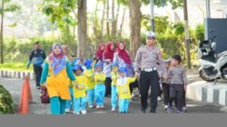 Lucunya Siswa TK Belajar Jadi Polisi Cilik di Polres Garut, Kenali Rambu hingga Cara Menyeberang