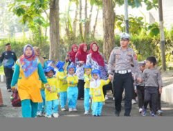 Lucunya Siswa TK Belajar Jadi Polisi Cilik di Polres Garut, Kenali Rambu hingga Cara Menyeberang