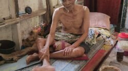 Bupati Herdiat Serahkan Paket Sembako dan Bantuan Rutilahu untuk Pidin di Banjaranyar