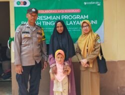 Senyum Ibu Mimin Punya Rumah Baru, Bhabinkamtibmas Jatinagara Ikut Mengawal
