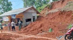Longsor Terjang Pemukiman di Cihaurbeuti Ciamis: 2 Rumah dan 1 Mushola Tertimbun