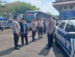 Polsek Rancah Kawal Pelepasan 58 Calon Jemaah Haji Kloter 31 ke Tanah Suci