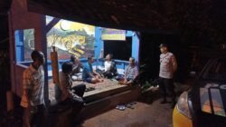 Sambangi Satkamling, Polsek Kawali Ciamis Ajak Warga Rawat Budaya Ronda Malam