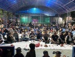 Sengitnya Nobar PSM vs Persib di Alun-Alun Cisaga Dikawal Ketat Polisi
