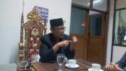 Di balik setelan rapi dan padatnya agenda politik di kursi parlemen, Ketua DPRD Kabupaten Ciamis, Nanang Permana, M.H., menyimpan sisi humanis yang menarik.