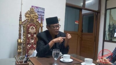 Di balik setelan rapi dan padatnya agenda politik di kursi parlemen, Ketua DPRD Kabupaten Ciamis, Nanang Permana, M.H., menyimpan sisi humanis yang menarik.