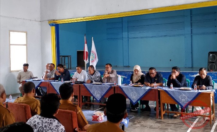 Ketua Komisi D DPRD Ciamis, Jenal Aripin, menegaskan bahwa para anggota PGRI harus memahami betul hak dan kewajiban mereka yang tertuang dalam Anggaran Dasar dan Anggaran Rumah Tangga (AD/ART), foto: (istimewa).