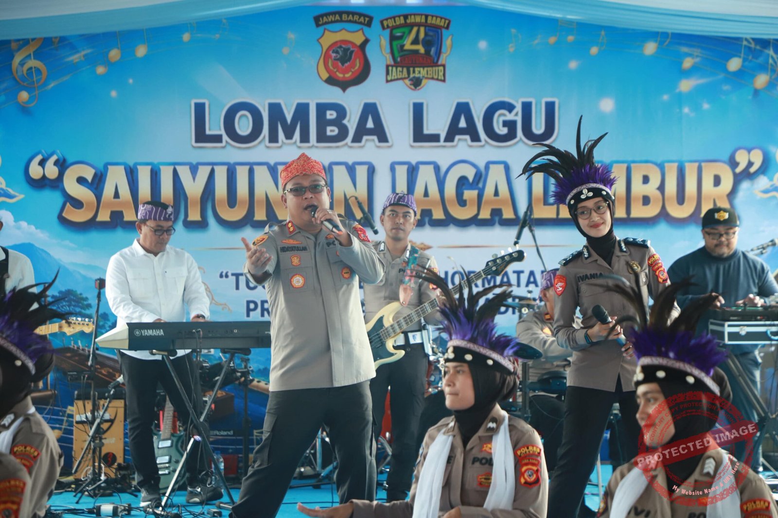 Jajaran Polres Ciamis berhasil mengukir sejarah dengan menyabet Juara 1 Lomba Aransemen Lagu "Sauyunan Jaga Lembur" di Polda Jabar, sebuah capaian kreatif yang memadukan budaya Sunda dan transformasi humanis Polri. (Foto: istimewa).
