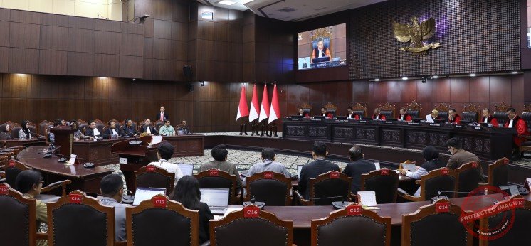 MK mewajibkan Komisi Pemilihan Umum (KPU) di semua tingkatan untuk langsung mencoret atau menggugurkan kepesertaan partai politik (parpol) yang nekat tidak memenuhi kuota keterwakilan perempuan minimal 30 persen di suatu daerah pemilihan (dapil), (foto: Humas MKRI).