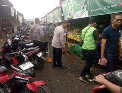 Peringati Hari Lingkungan Hidup, Polsek Kawali Kepung Pasar Galuh untuk Bersih-bersih