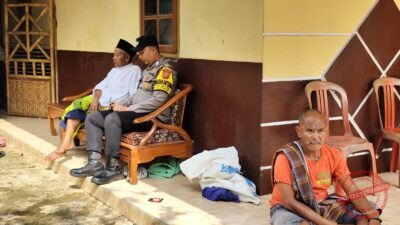 Sentuhan Humanis Polri, Polsek Cijeungjing Melayat ke Rumah Duka Anggota BPD