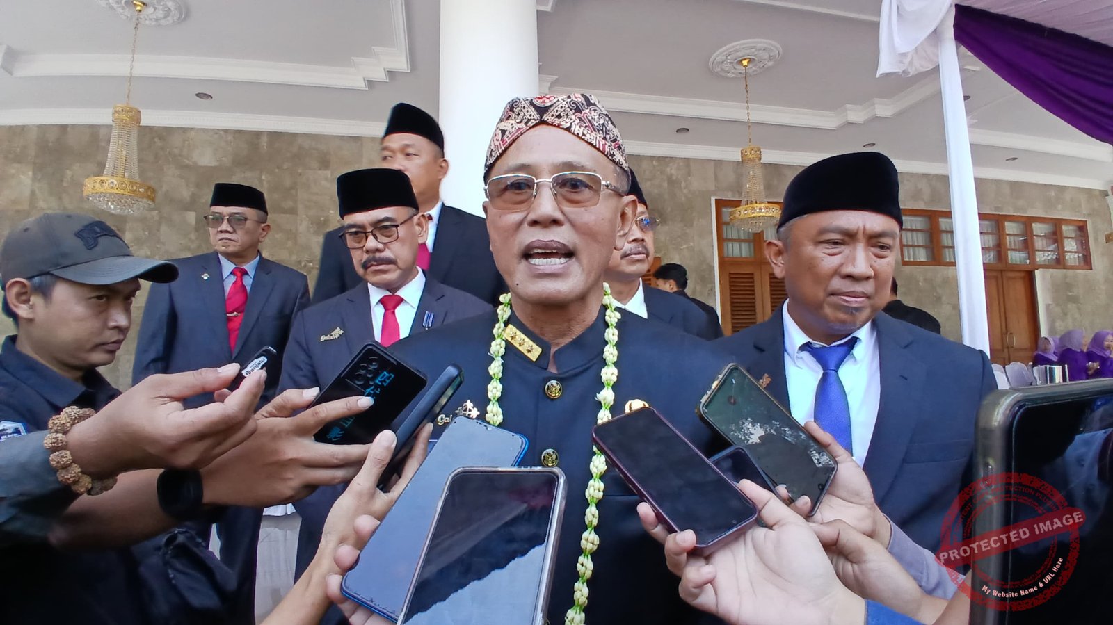 Bupati Ciamis, Herdiat Sunarya saat diwawancarai usai kegiatan Upacara HUT Ciamis ke-384 di Pendopo Bupati, Kamis (11/6/2026). (Foto: Hasna Ismie Lutfiyah. Dok, kondusif.com).