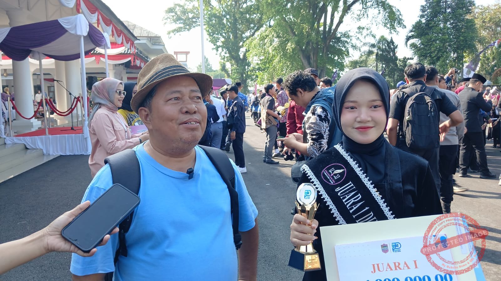 Bang Sufi (kiri), Zuhrotul Laela Nabihah Ahmad juara 1 duta baca ciamis 2026 (kanan) saat diwawancara usai kegiatan upacara Hari Jadi Ciamis ke-384 di Pendopo Bupati, Kamis (11/6/2026). (Dok, Hasna Ismie Lutfiyah/kondusif.com).