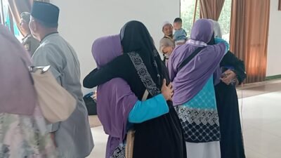 Haru-Bahagia Kepulangan 442 Jemaah Haji Asal Ciamis
