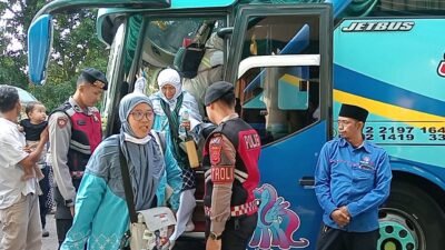 Jemaah Haji Ciamis kloter 15 tiba di islamic center setelah menunaikan ibadah haji.