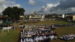 Pemandangan dari udara yang menakjubkan ini memperlihatkan antusiasme luar biasa ribuan warga yang memenuhi Alun-Alun Manonjaya, Kabupaten Tasikmalaya, dalam rangka Gebyar Muharram 1448 Hijriah, Selasa (16/6/2026). (Dok, foto. Istimewa)