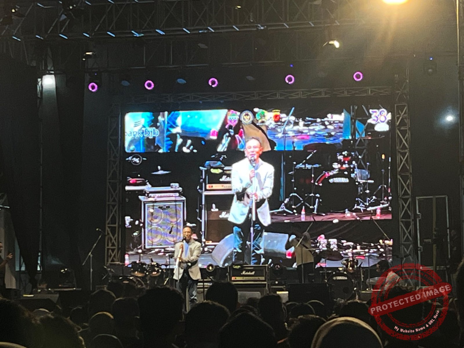 Bupati Ciamis, Herdiat Sunarya saat memberikan sambutan di helaran konser harmoni tanpa batas. (Dok, foto. Kondusif.com)