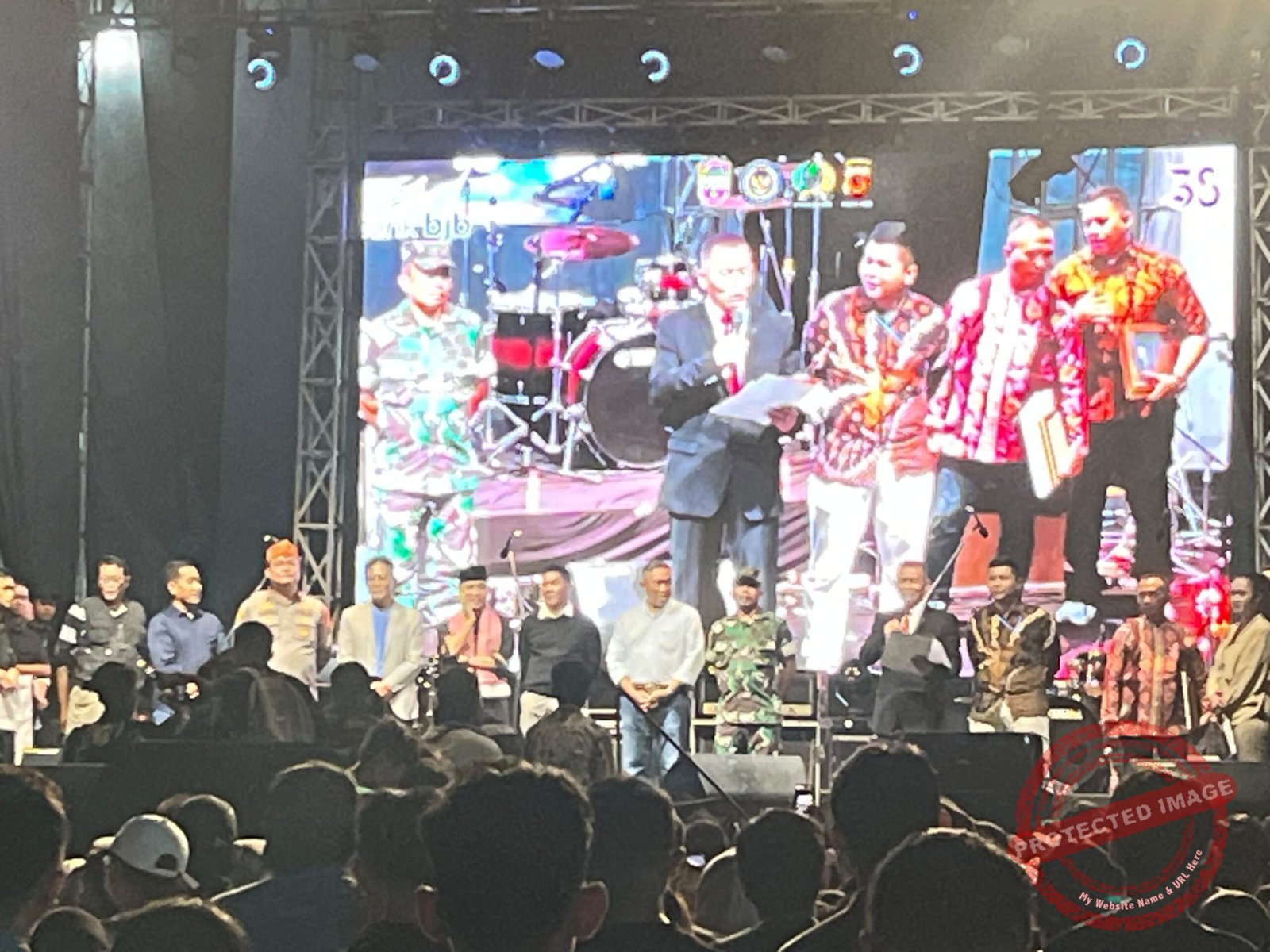 Kontribusi dan sinergi dalam mendukung program pembinaan kemanusiaan di daerah Tatar Galuh. 4 pejabat forkopimda Ciamis dapat penghargaan yayasan bakti anak negeri. (Dok, foto. Kondusif.com)