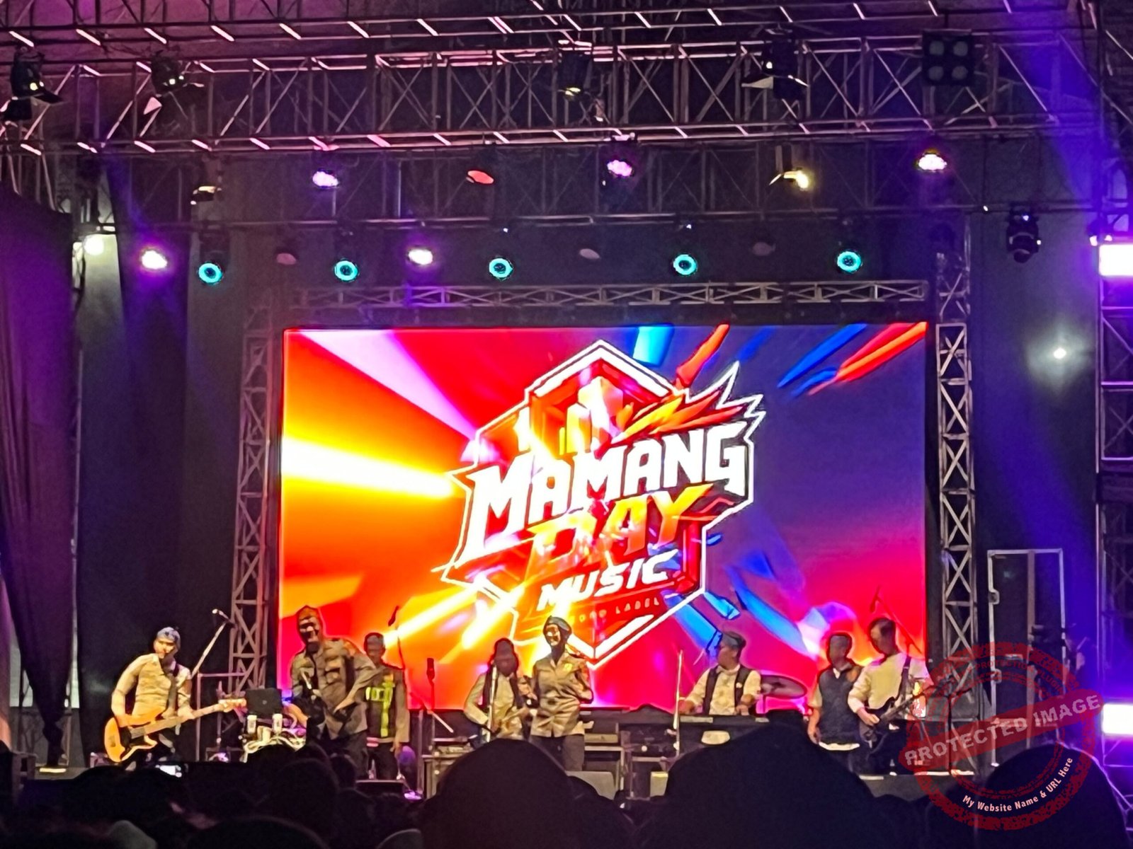 Mamang Day Band saat tampil di konser Harmoni Tanpa Batas di Taman Lokasana Ciamis.