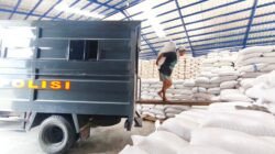 Polri Kawal 4 Ton Jagung Petani Garut Masuk Bulog, Perkuat Ketahanan Pangan Nasional