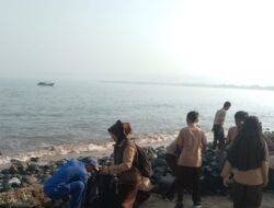 Mengenal Tugas Polisi Perairan, Siswa SDN 1 Cikelet Belajar Keselamatan hingga Aksi Bersih Pantai