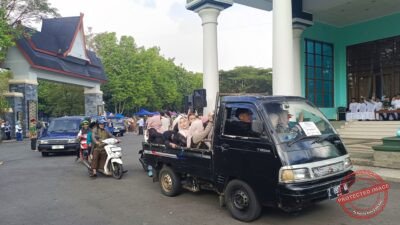 Di Bawah Pilar Islamic Center: Saat Lambaian Tangan Bupati Menyapa Deru Pikap Para Santri di 1 Muharam 1448 H
