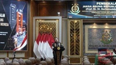 Jaksa Agung Republik Indonesia ST Burhanuddin saat memberikan ceramah pembekalan secara langsung kepada para peserta Pendidikan dan Pelatihan Pembentukan Jaksa (PPPJ) Angkatan LXXXIII (83) Gelombang I Tahun 2026 di Badan Pendidikan dan Pelatihan Kejaksaan RI di Jakarta. (Dok, foto. Kejagung RI).