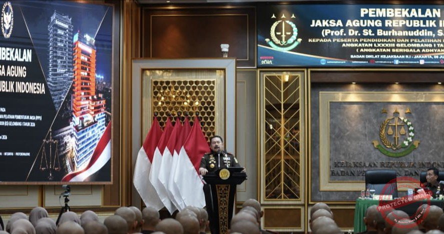 Jaksa Agung Republik Indonesia ST Burhanuddin saat memberikan ceramah pembekalan secara langsung kepada para peserta Pendidikan dan Pelatihan Pembentukan Jaksa (PPPJ) Angkatan LXXXIII (83) Gelombang I Tahun 2026 di Badan Pendidikan dan Pelatihan Kejaksaan RI di Jakarta. (Dok, foto. Kejagung RI).