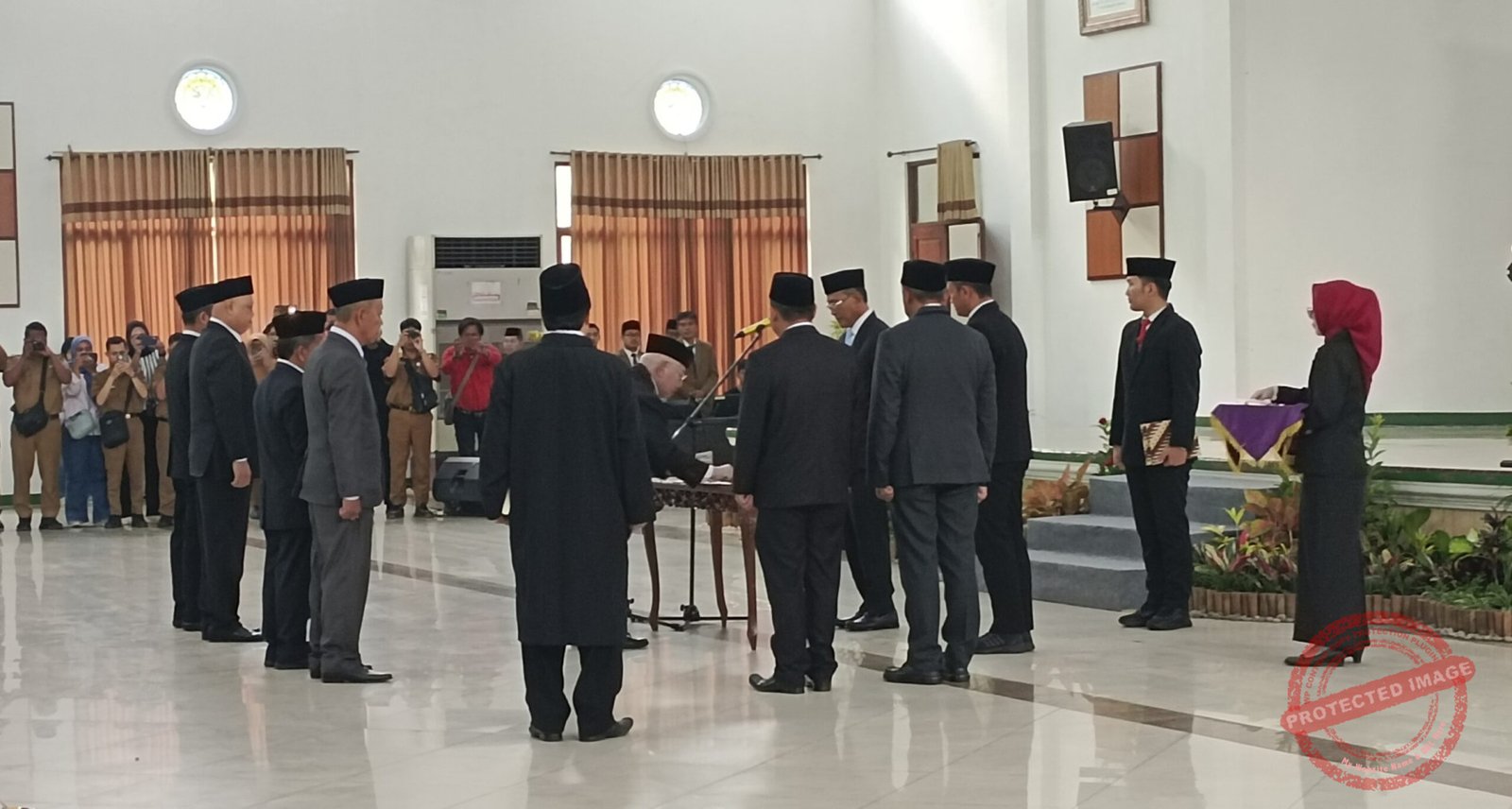 Bupati Ciamis, Herdiat Sunarya melantik Pimpinan Baznas Ciamis periode 2026-2031. (Dok, foto. Kondusif.com)