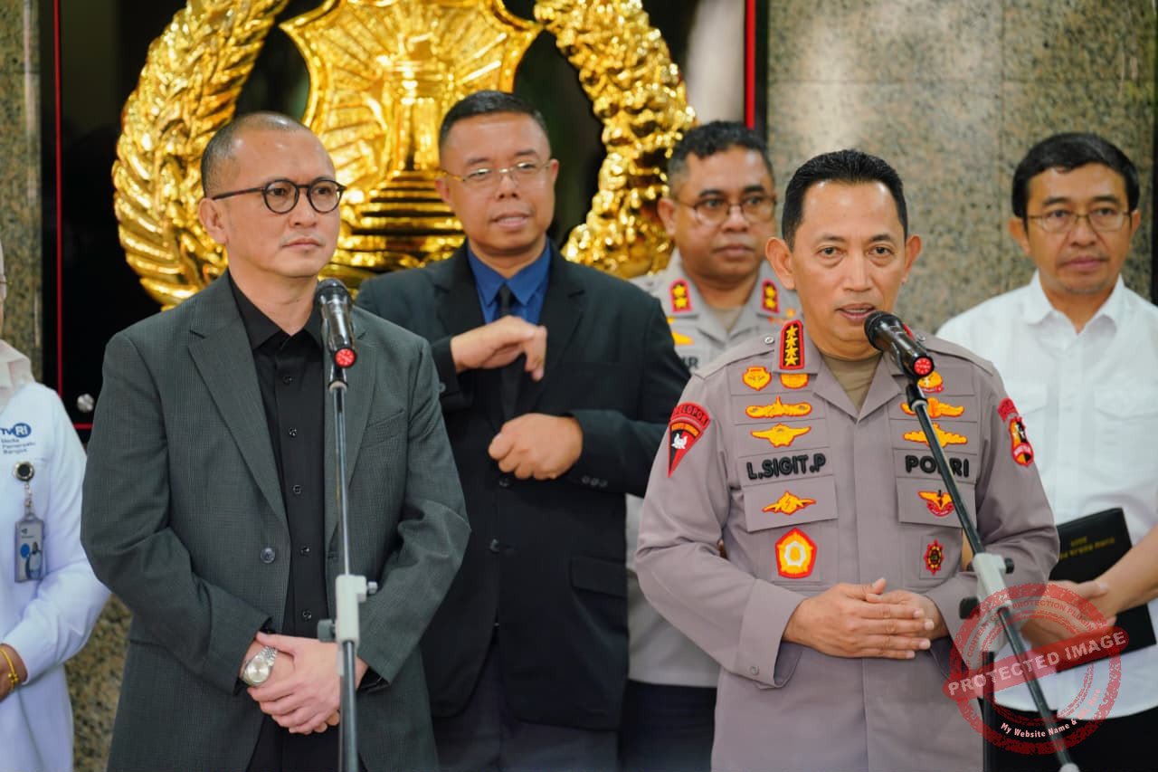 Kapolri Jenderal Listyo Sigit Prabowo instruksikan kantor wilayah tingkat Mabes Polri, Polda, Polres, hingga ke Polsek-Polsek di seluruh penjuru Indonesia gelar nobar Piala Dunia 2026. (Dok, foto. Humas Polri)
