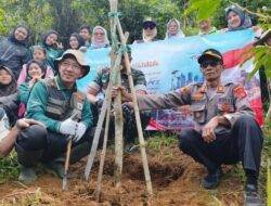 Tanam Harapan untuk Generasi Mendatang, Polri dan Forkopimcam Cikajang Gelar Aksi Penghijauan