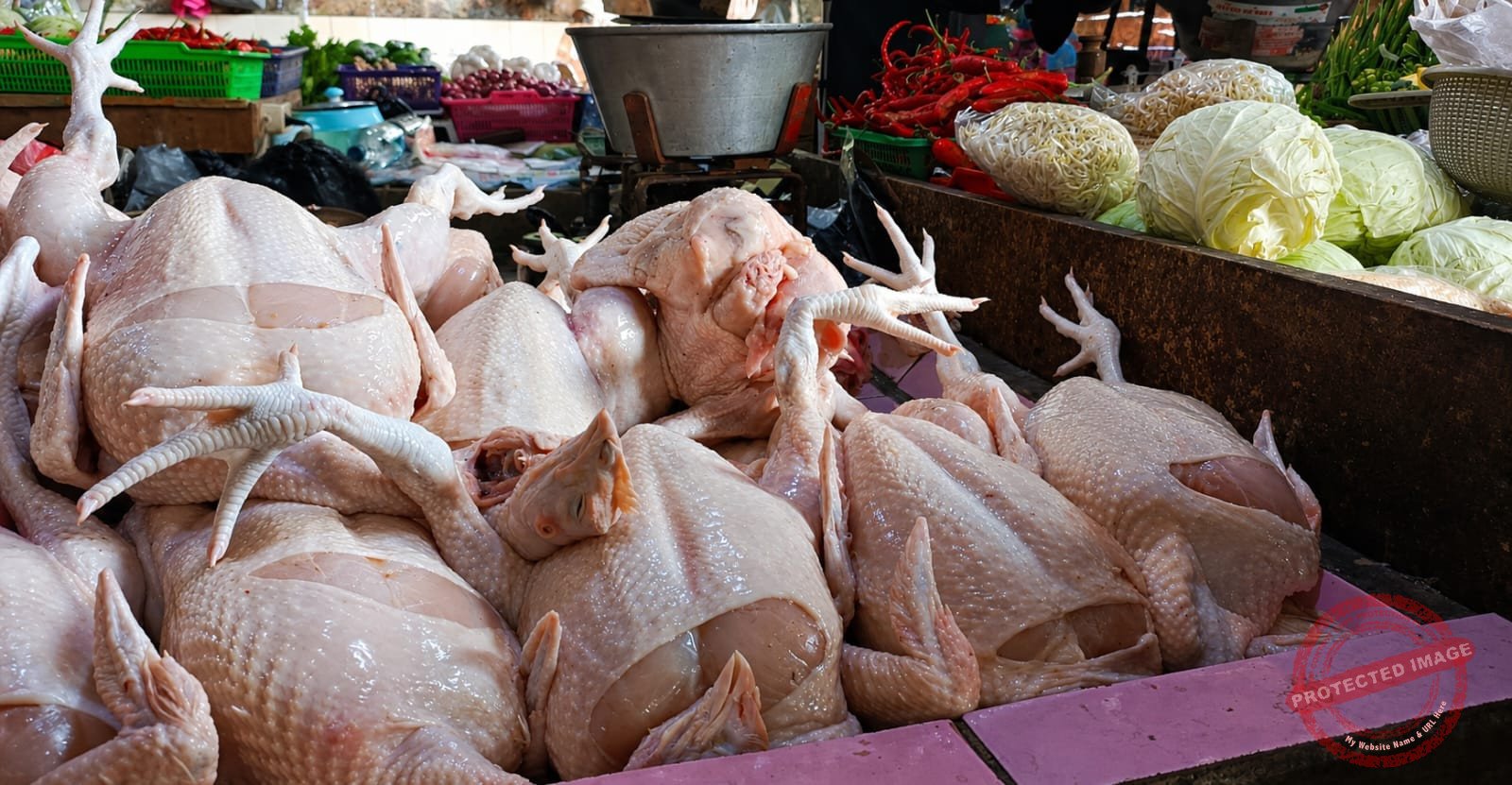 Harga ayam di Pasar manis Ciamis. (Dok, foto. Kondusif.com/fauza)