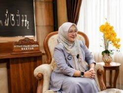Di Tengah Amanah sebagai Rektor, Tita Rohita Menjaga Kebersamaan Keluarga