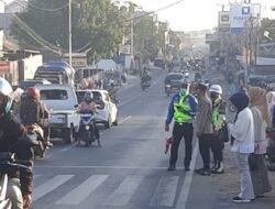 Jurus Pagi Anti-Macet, Polsek Leles Turun ke Jalan Kawal Mobilitas Karyawan di Garut