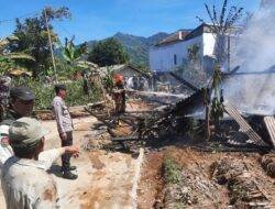 Rumah Panggung di Bungbulang Garut Ludes Terbakar, Polisi Selidiki Dugaan Api Berasal dari Tungku