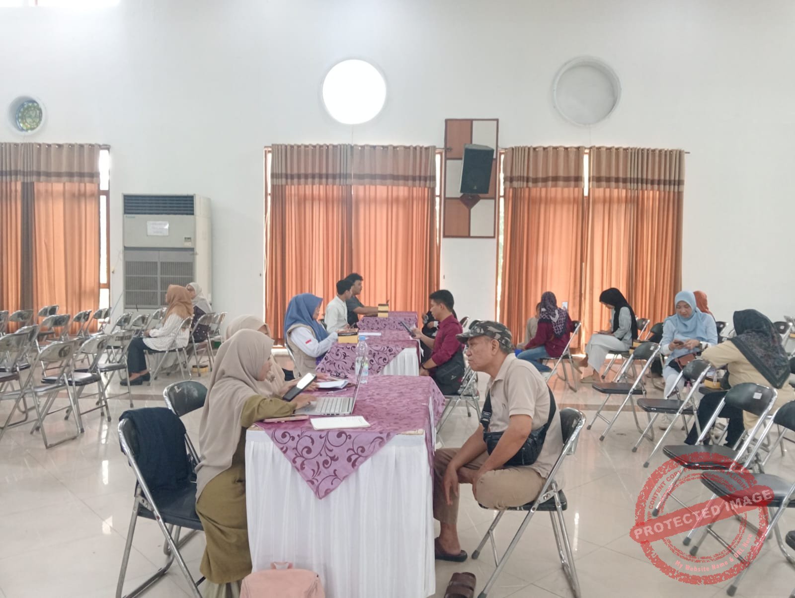 Keterangan foto: pelayanan sertifikat halal bagi pelaku UMKM Ciamis di islamic center. (Dok, foto. Kondusif.com)