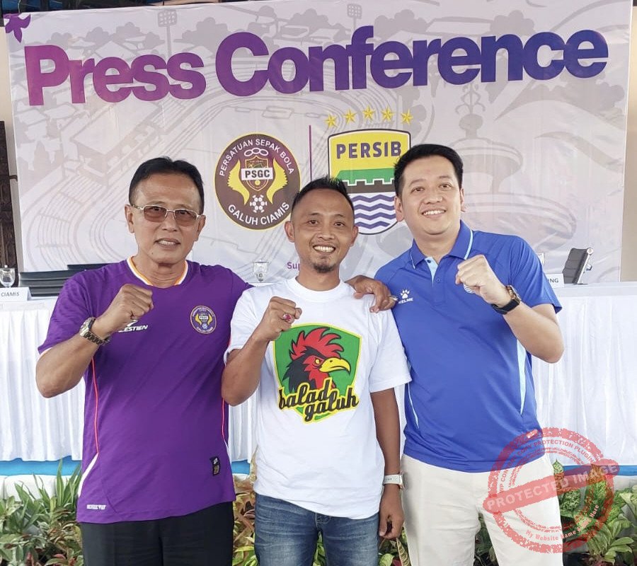 Keterangan foto: CEO PSGC Ciamis, Herdiat Sunarya (kiri), Ketua Balad Galuh Ciamis, Ghozin (tengah), CEO PT. Persib Bandung Bermartabat, Adhitya (kanan). (Dok, foto. Istimewa)
