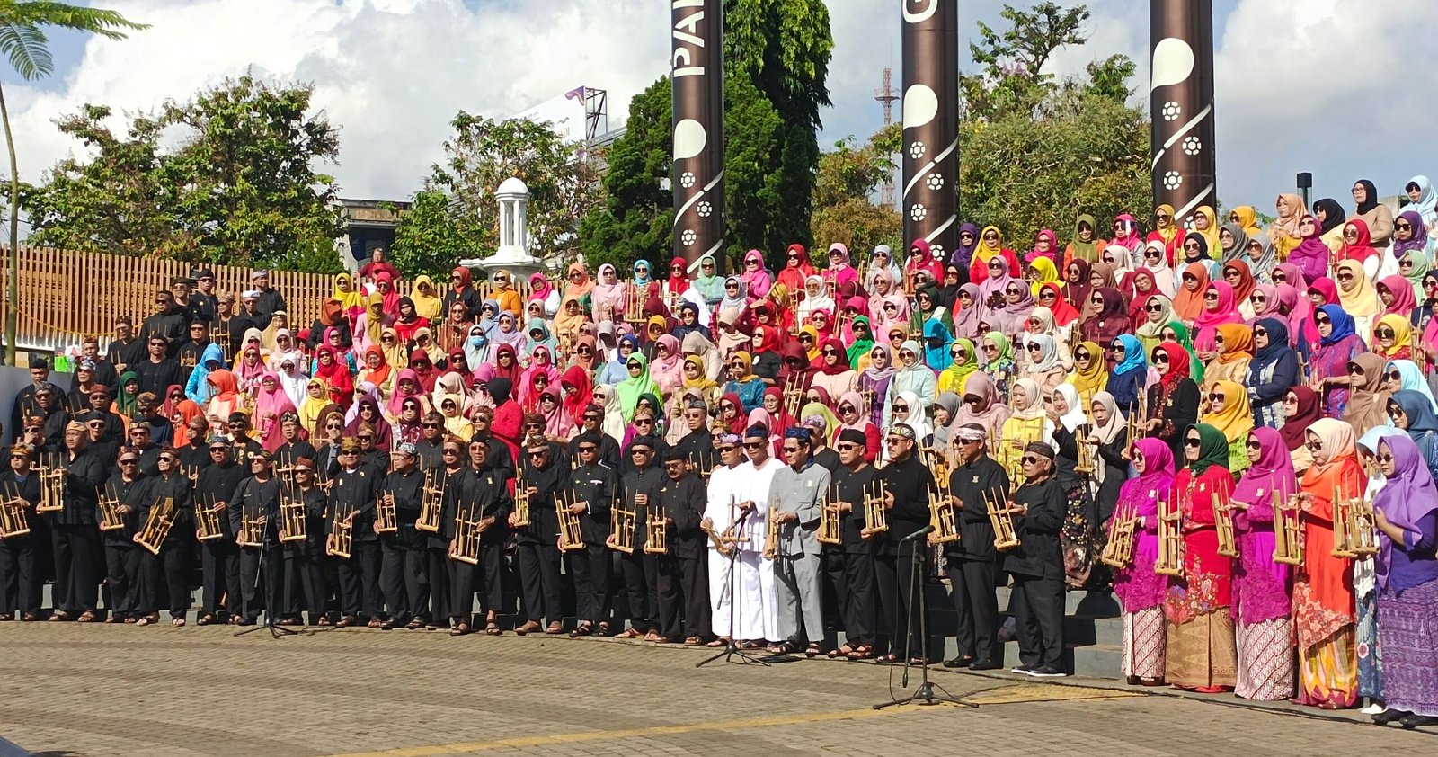 Gebyar Angklung Part 2 yang digelar Persatuan Wredatama Republik Indonesia (PWRI) Kabupaten Ciamis di Alun-alun Ciamis. (Dok, foto. Kondusif.com/fauza)