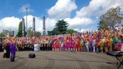 Gebyar Angklung Part 2 yang digelar Persatuan Wredatama Republik Indonesia (PWRI) Kabupaten Ciamis di Alun-alun Ciamis. (Dok, foto. Fauza)