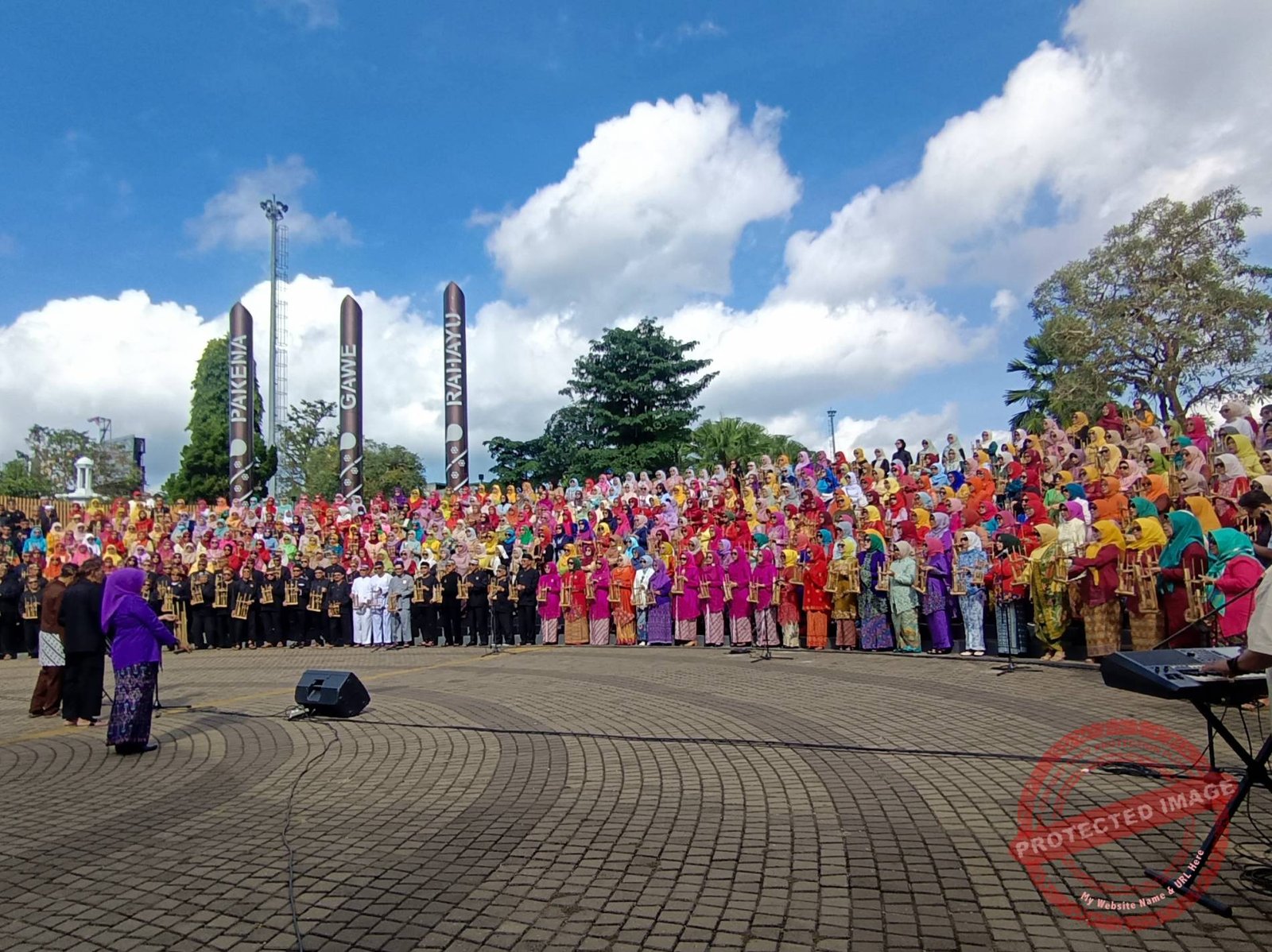 Gebyar Angklung Part 2 yang digelar Persatuan Wredatama Republik Indonesia (PWRI) Kabupaten Ciamis di Alun-alun Ciamis. (Dok, foto. Fauza)