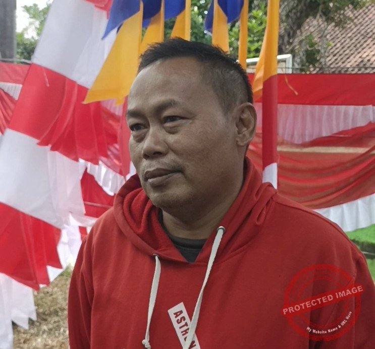 Fikri, penjual bendera asal Garut