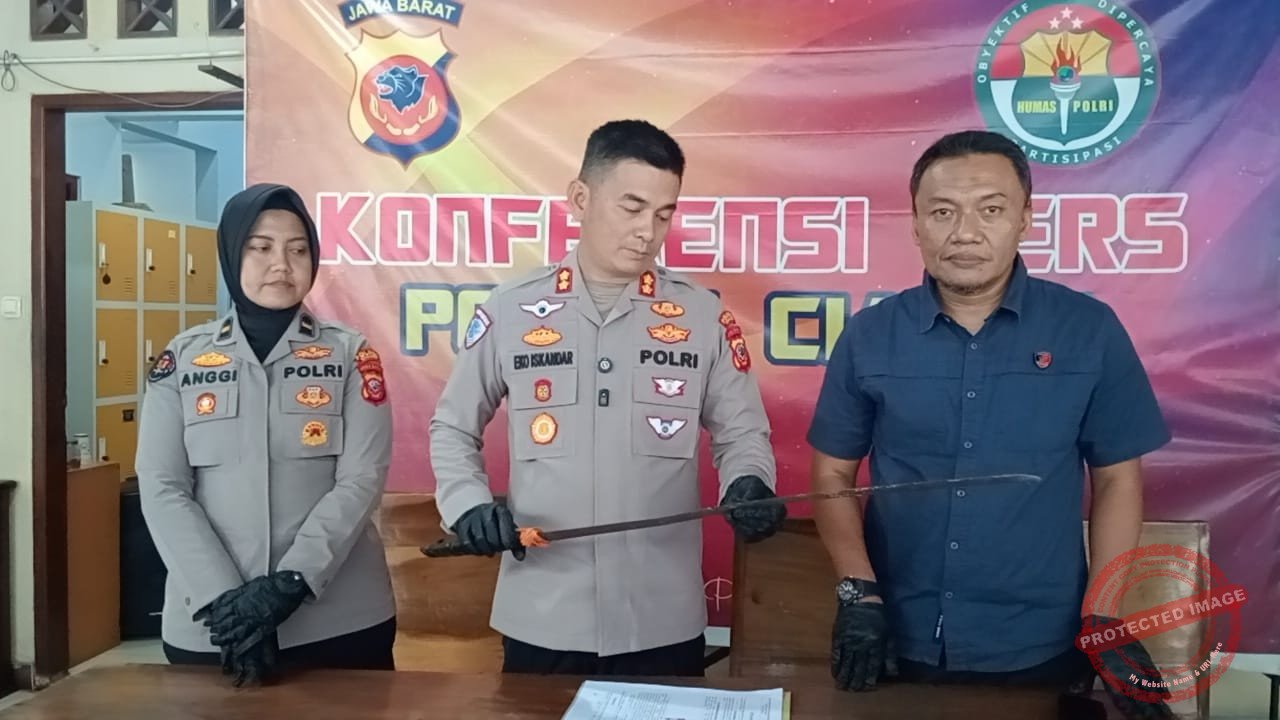 Konferensi pers di Mapolres Ciamis terkait pria yang mengadang mobil menggunakan samurai di Graha (Yodas) Ciamis.