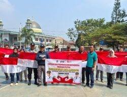 Semarak HUT ke-81 RI, Polsek Malangbong Bagikan 1.000 Bendera Merah Putih