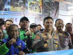 Polres Garut Bagikan Oli Gratis untuk 40 Pengemudi Ojol
