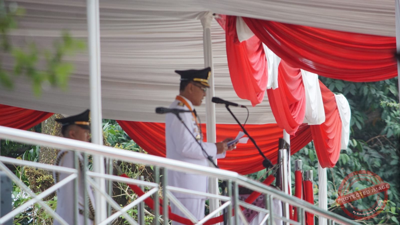 Bupati Ciamis, Herdiat Sunarya saat membaca amanat sebagai inspektur upacara di peringatan hari kemerdekaan Indonesia yang ke 81. (Dok, foto. Istimewa)