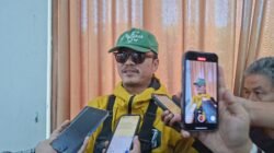 Viko Nur Faisal saat menceritakan rencana ekspedisi berikutnya menuju Masjid Al-Aqsa hingga London, di Gedung Islamic Center Ciamis, Rabu (19/8/2026). Setelah menuntaskan perjalanan menuju Tanah Suci, Viko mulai mempersiapkan rute ekspedisi barunya.