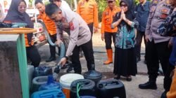 Kemarau Panjang di Ciamis, Polisi dan BPBD Droping Air ke Desa Wangunjaya