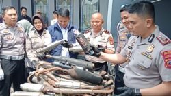 Ratusan Knalpot brong hasil sitaan diamankan Polres Ciamis.