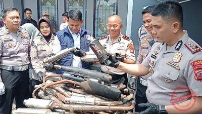 Ratusan Knalpot brong hasil sitaan diamankan Polres Ciamis.